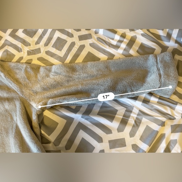 🌸 NWOT Fuzzy Robe - Picture 7 of 7